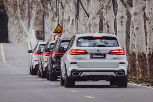 http://prportal.bmw.com.cn/UploadFile/images/04_%E5%85%A8%E6%96%B0BMW%20X5%E8%BD%A6%E9%98%9F-3.jpg