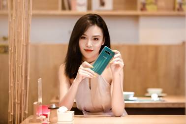 ../../../S10第一阶段/品鉴会/南昌图片/模特手持产品/vbox4224_NCCL6159_134315_small.JPG