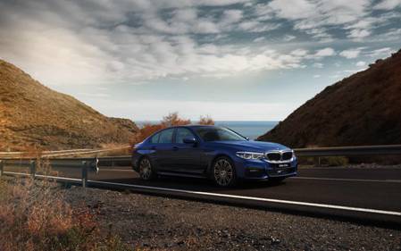 https://www.bmw.com.cn/content/dam/bmw/marketCN/common/all-models/5-series/sedan/2017/image_and_video/19201200/4.jpg.asset.1547093027715.jpg