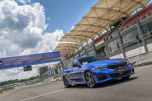 http://prportal.bmw.com.cn/UploadFile/images/03_%E5%85%A8%E6%96%B0BMW%203%E7%B3%BBLi%E7%87%83%E6%93%8E%E8%B5%9B%E9%81%93.jpg